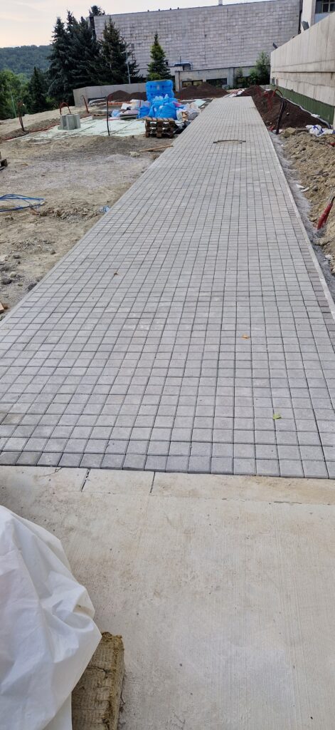 Betónové obrubníky